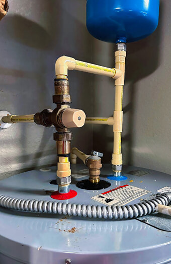 https://tappinghotwater.com.au/uploads/2025/06/electric-hot-water-system-73015.jpg