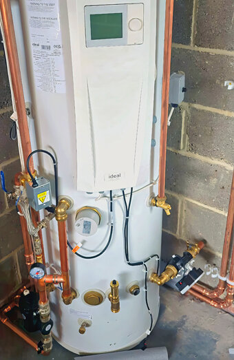 https://tappinghotwater.com.au/uploads/2025/06/gas-hot-water-system-13675.jpg