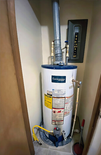 https://tappinghotwater.com.au/uploads/2025/06/gas-hot-water-system-40702.jpg