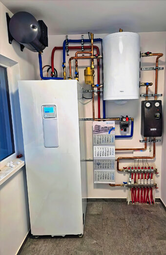 https://tappinghotwater.com.au/uploads/2025/06/hot-water-13140.jpg