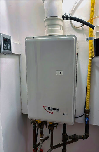 https://tappinghotwater.com.au/uploads/2025/06/hot-water-87450.jpg