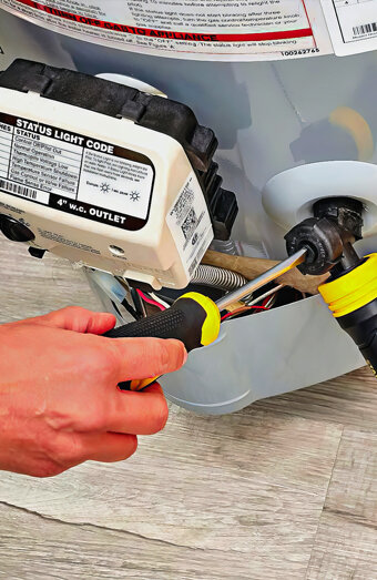 https://tappinghotwater.com.au/uploads/2025/06/hot-water-servicing-70528.jpg